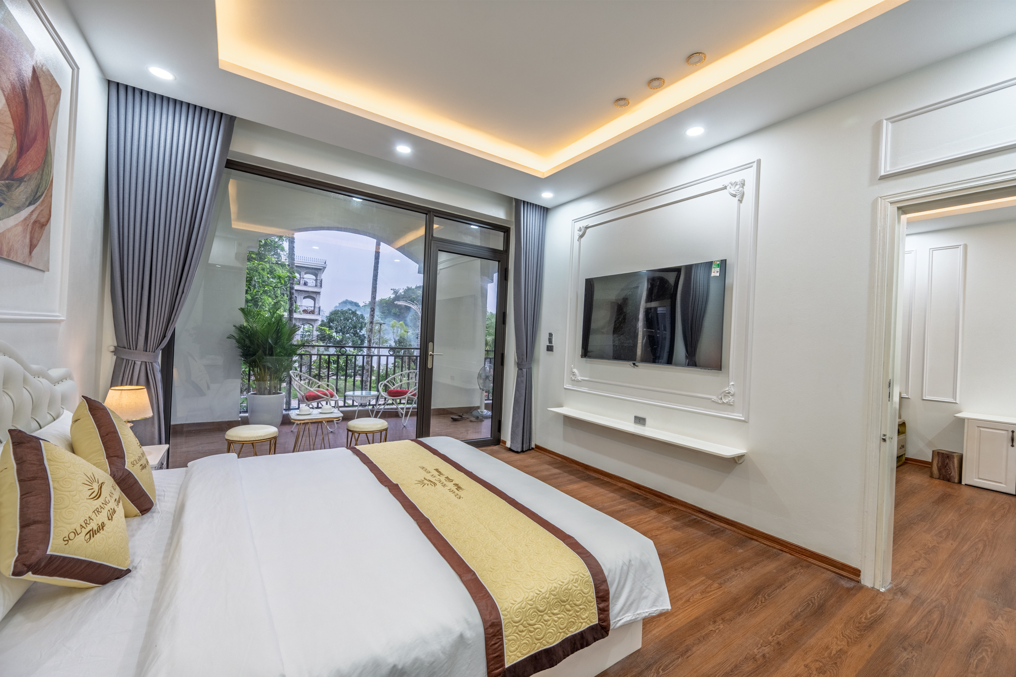 Connecting Room